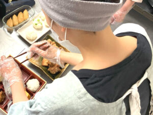 お弁当試作の様子
